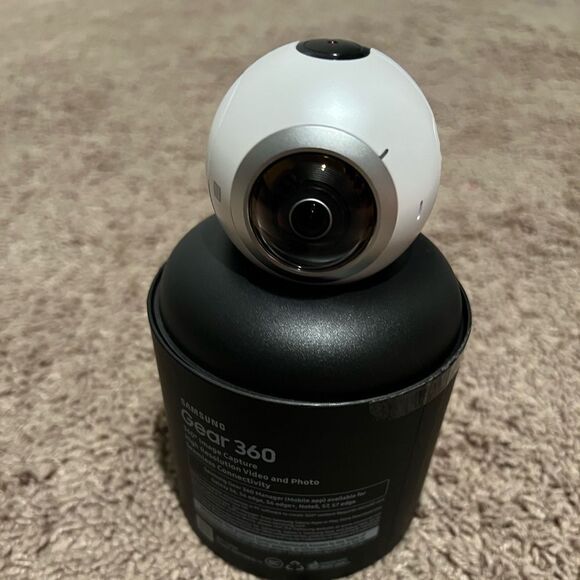 Samsung Gear 360 Real 360° High Resolution VR Camera - Picture 8 of 11